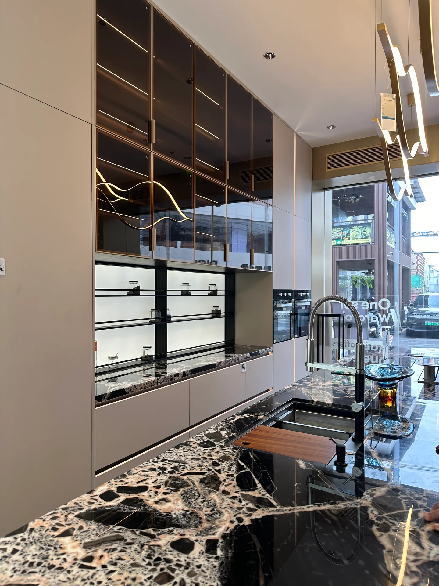 Kitchen cabinet hardware and countertop details reviewed in a Foshan showroom